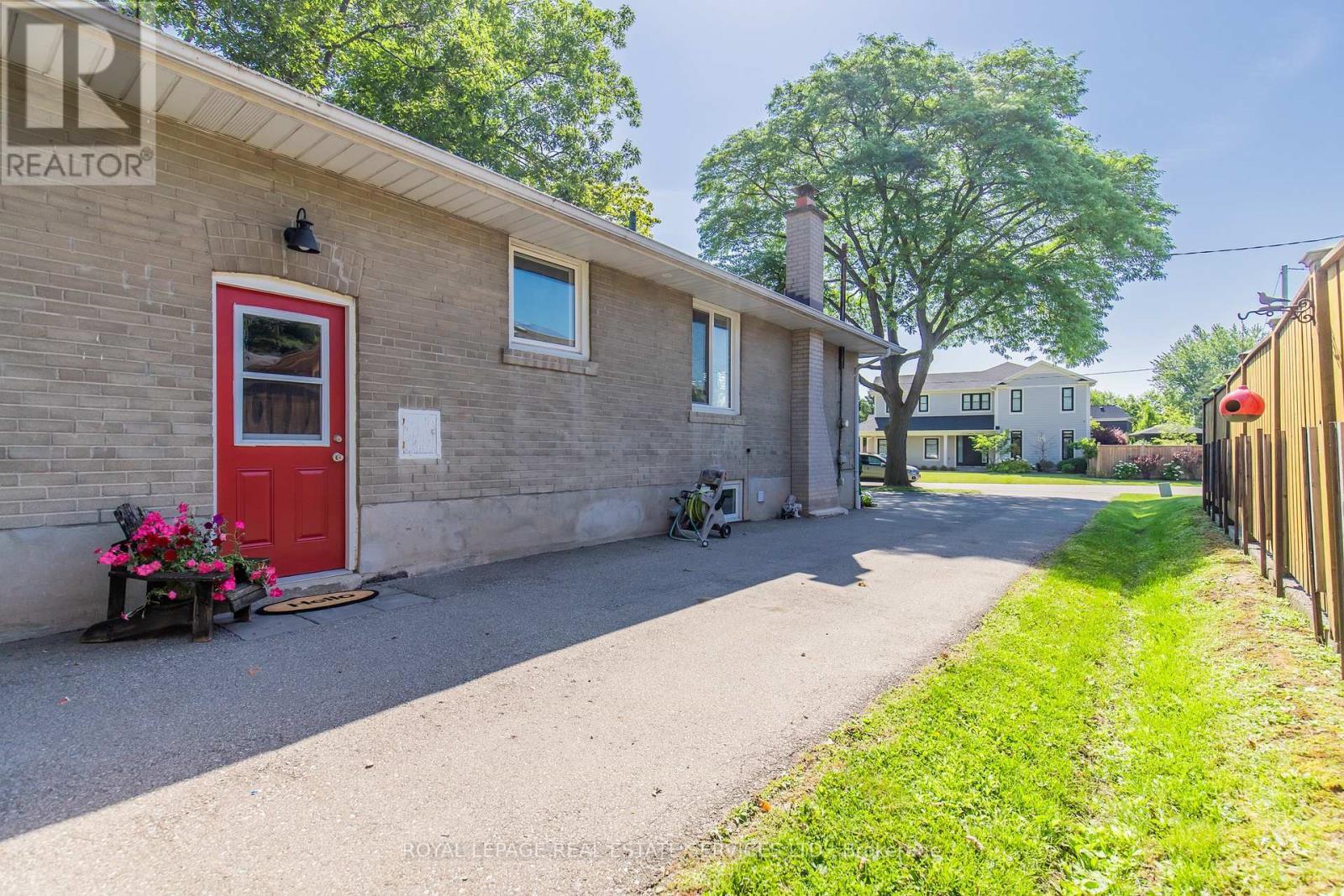 












LOWER LEVEL - 589 STEPHENS CRESCENT

,
Oakville,




Ontario
L6K1Y2

