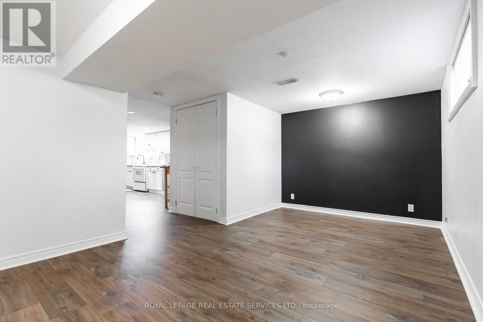 












LOWER LEVEL - 589 STEPHENS CRESCENT

,
Oakville,




Ontario
L6K1Y2

