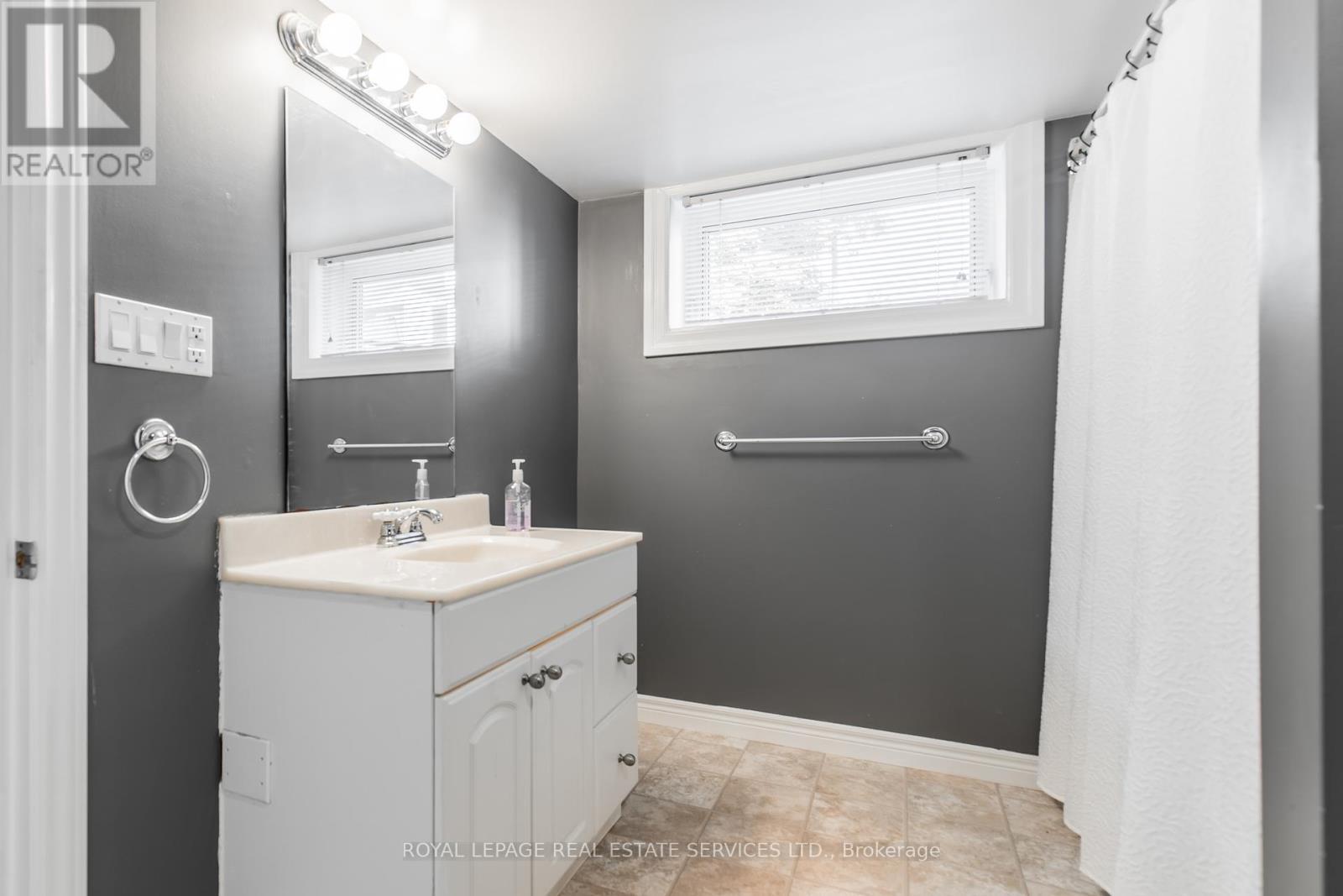 












LOWER LEVEL - 589 STEPHENS CRESCENT

,
Oakville,




Ontario
L6K1Y2

