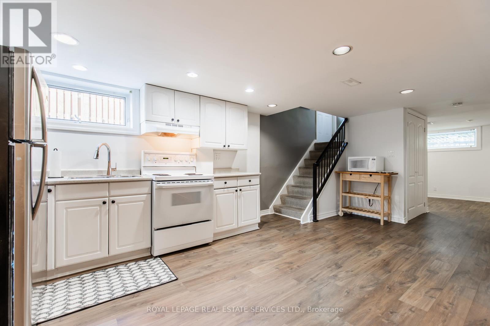 












LOWER LEVEL - 589 STEPHENS CRESCENT

,
Oakville,




Ontario
L6K1Y2

