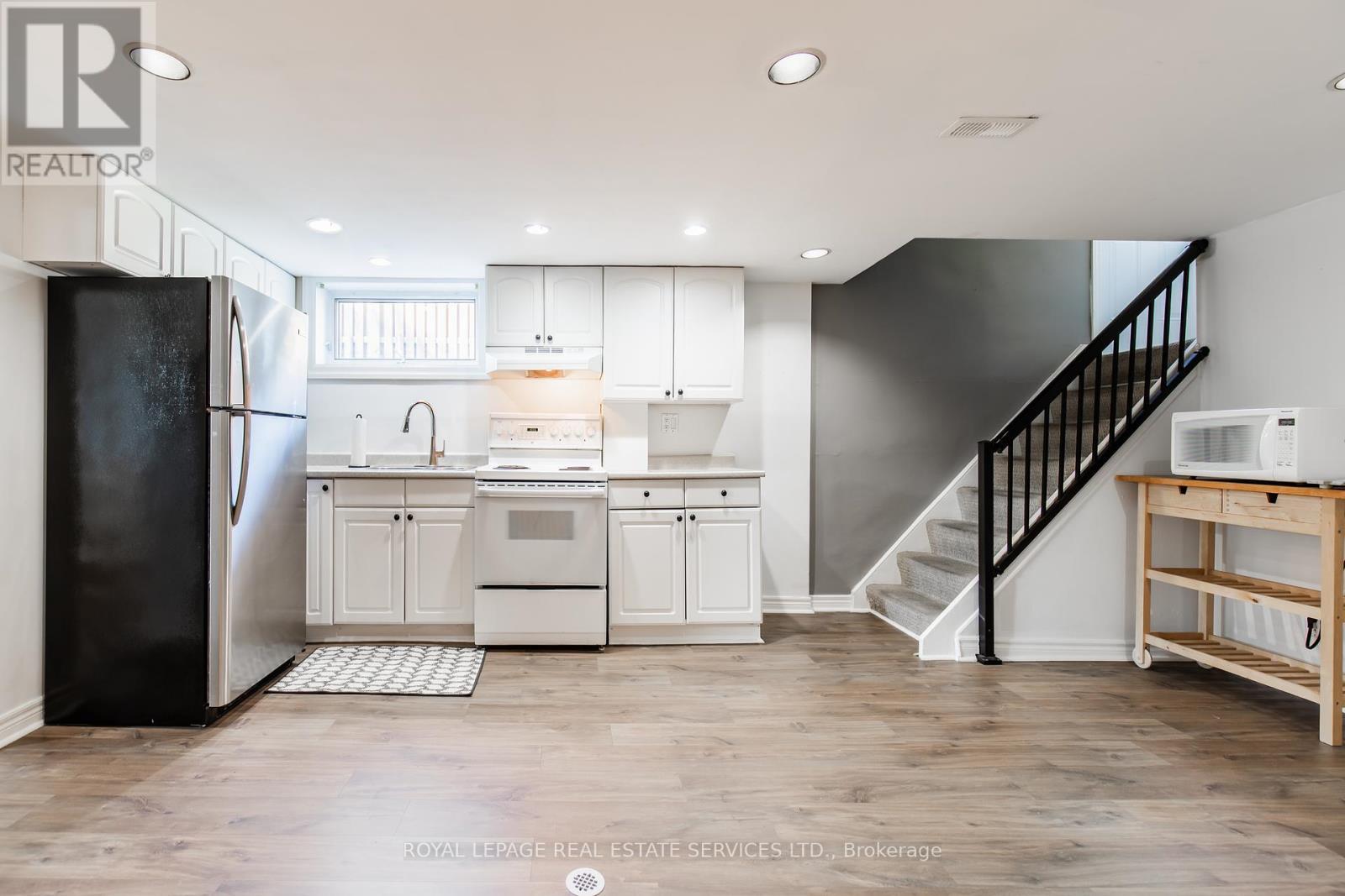 












LOWER LEVEL - 589 STEPHENS CRESCENT

,
Oakville,




Ontario
L6K1Y2

