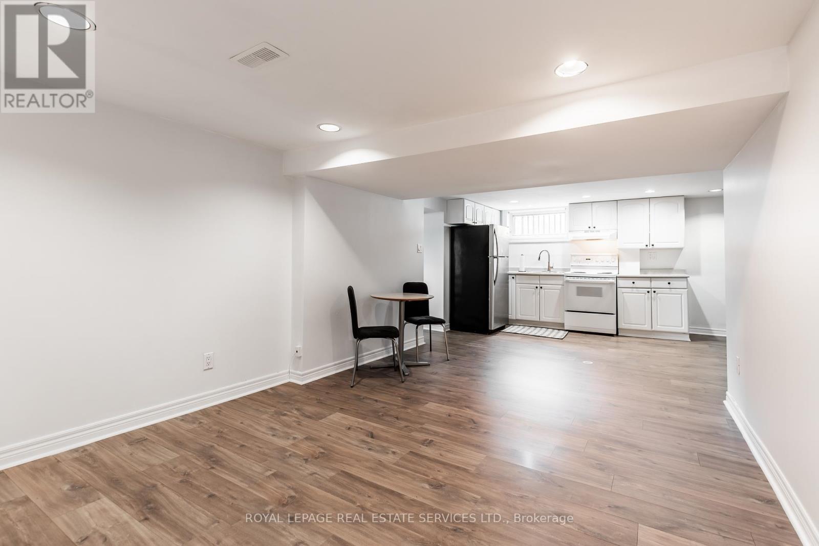 












LOWER LEVEL - 589 STEPHENS CRESCENT

,
Oakville,




Ontario
L6K1Y2

