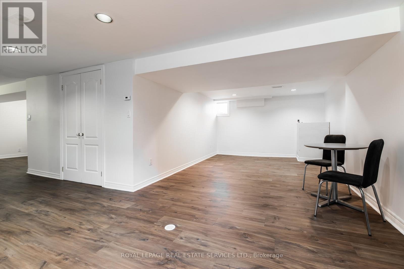












LOWER LEVEL - 589 STEPHENS CRESCENT

,
Oakville,




Ontario
L6K1Y2

