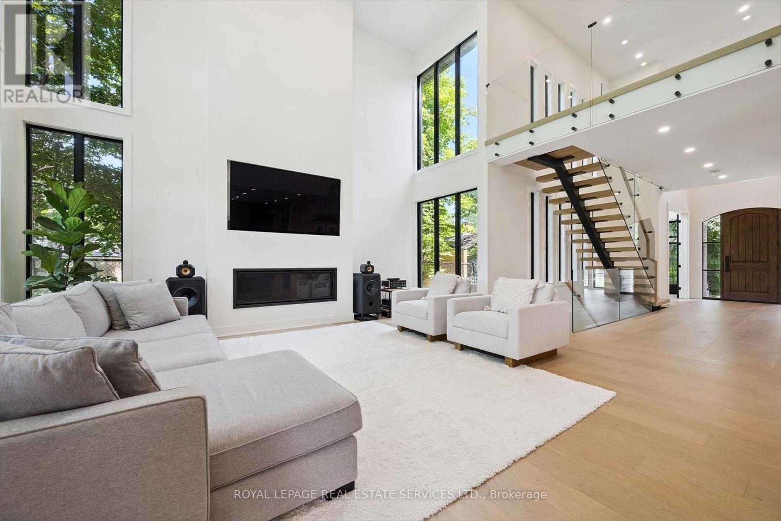 












515 PINELAND AVENUE

,
Oakville,




Ontario
L6K1Z9

