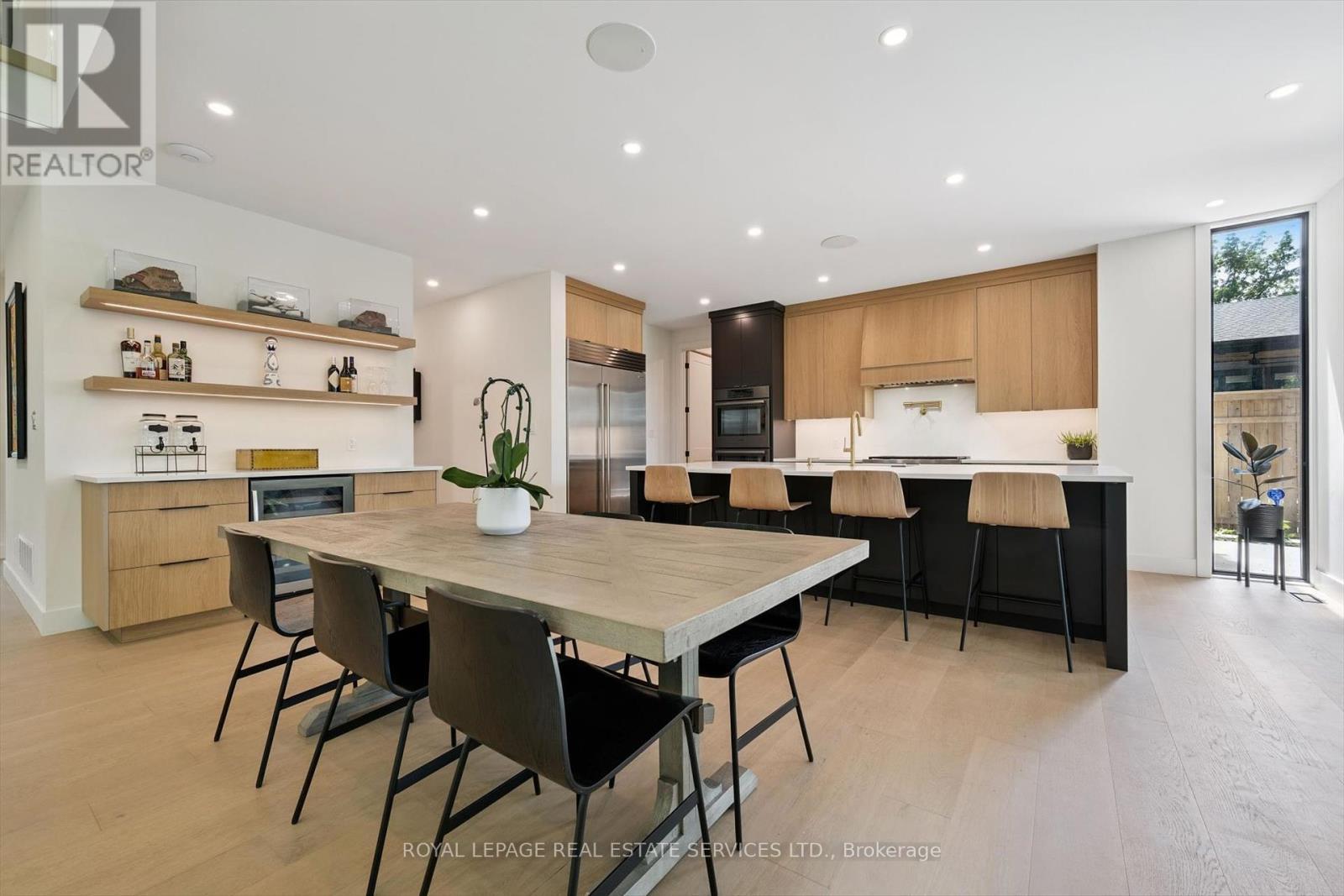












515 PINELAND AVENUE

,
Oakville,




Ontario
L6K1Z9

