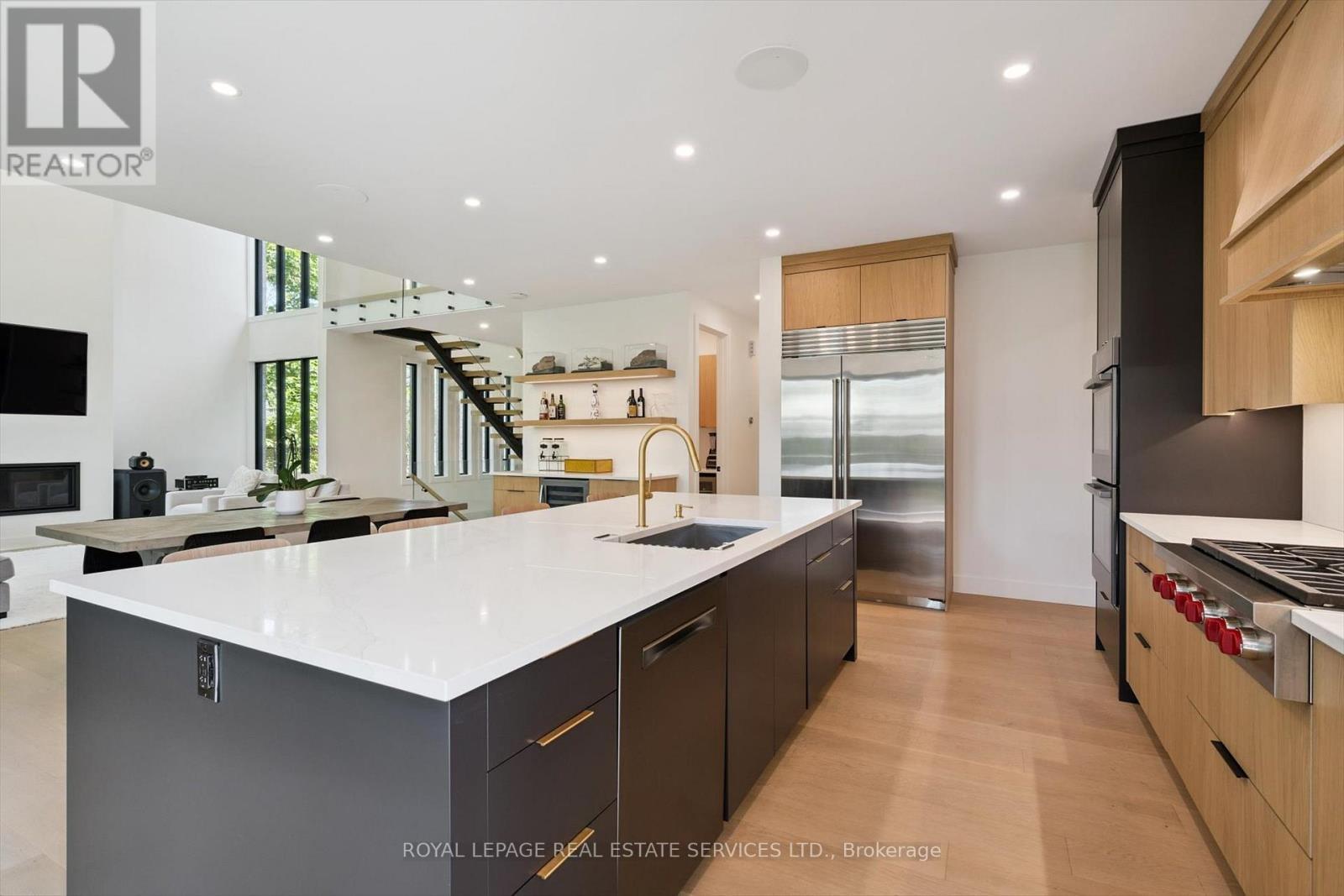 












515 PINELAND AVENUE

,
Oakville,




Ontario
L6K1Z9

