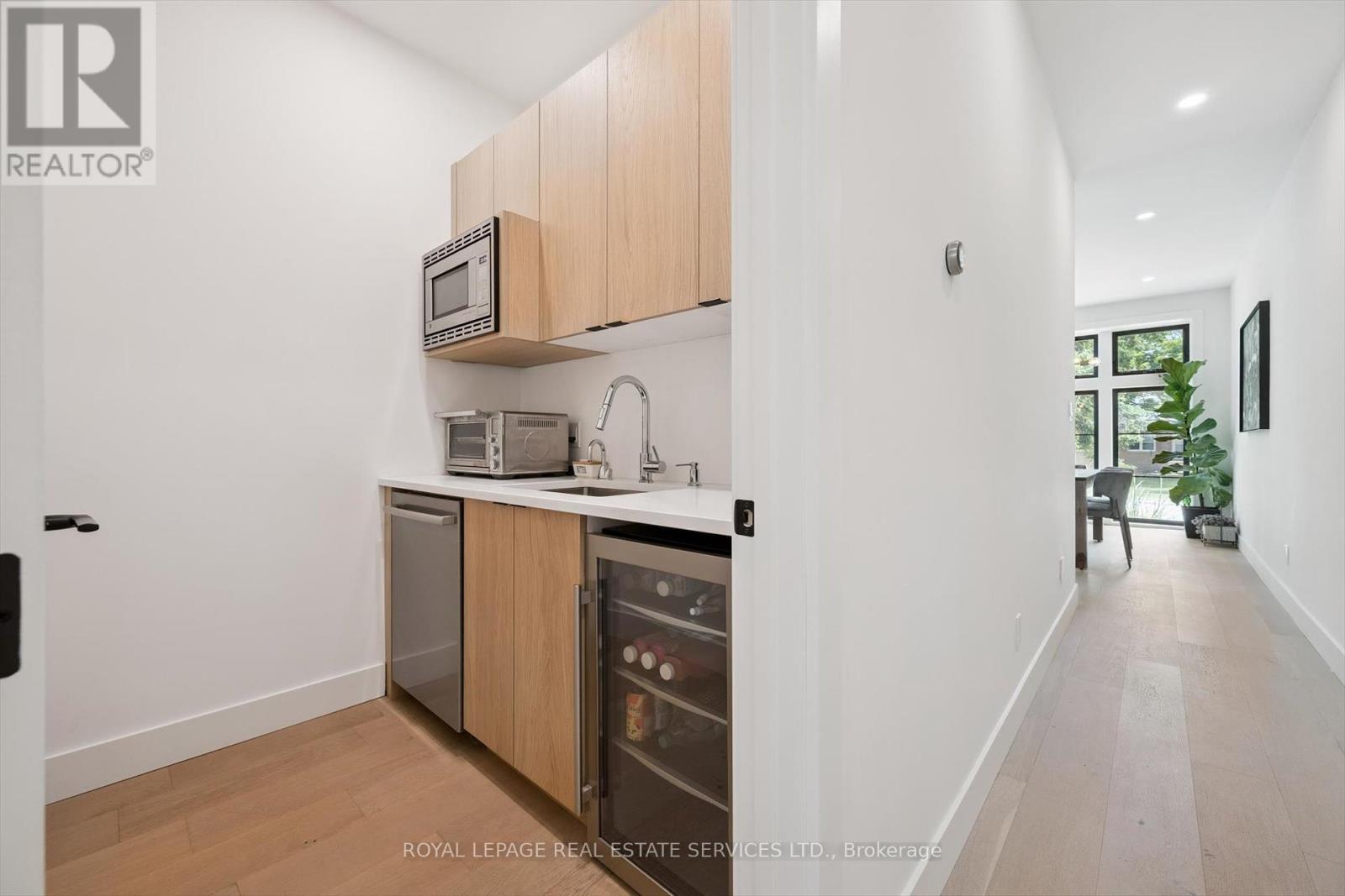 












515 PINELAND AVENUE

,
Oakville,




Ontario
L6K1Z9

