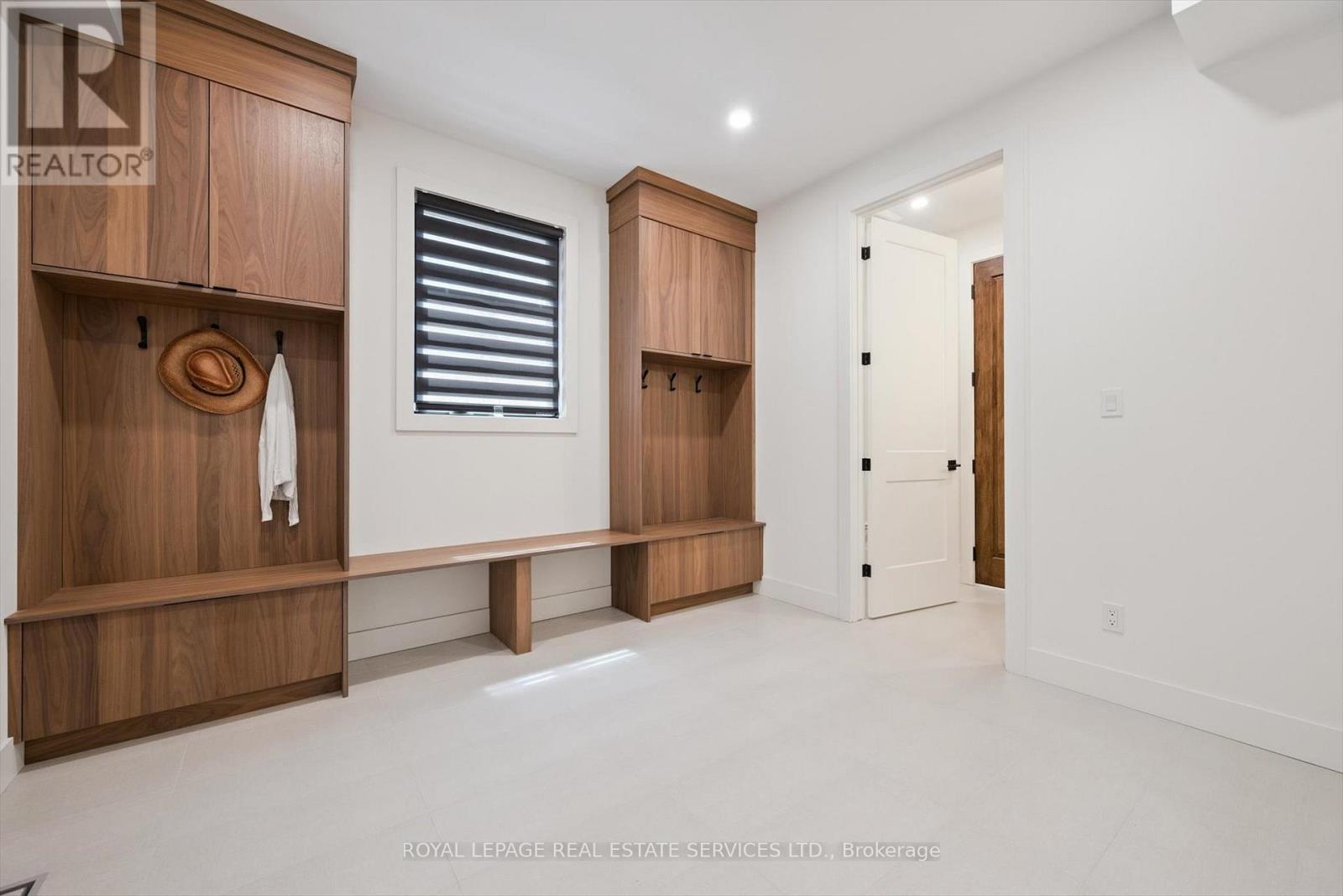 












515 PINELAND AVENUE

,
Oakville,




Ontario
L6K1Z9

