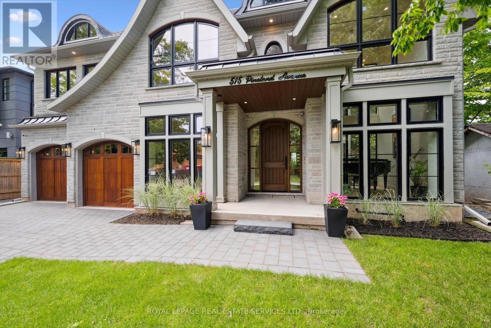 












515 PINELAND AVENUE

,
Oakville,




Ontario
L6K1Z9

