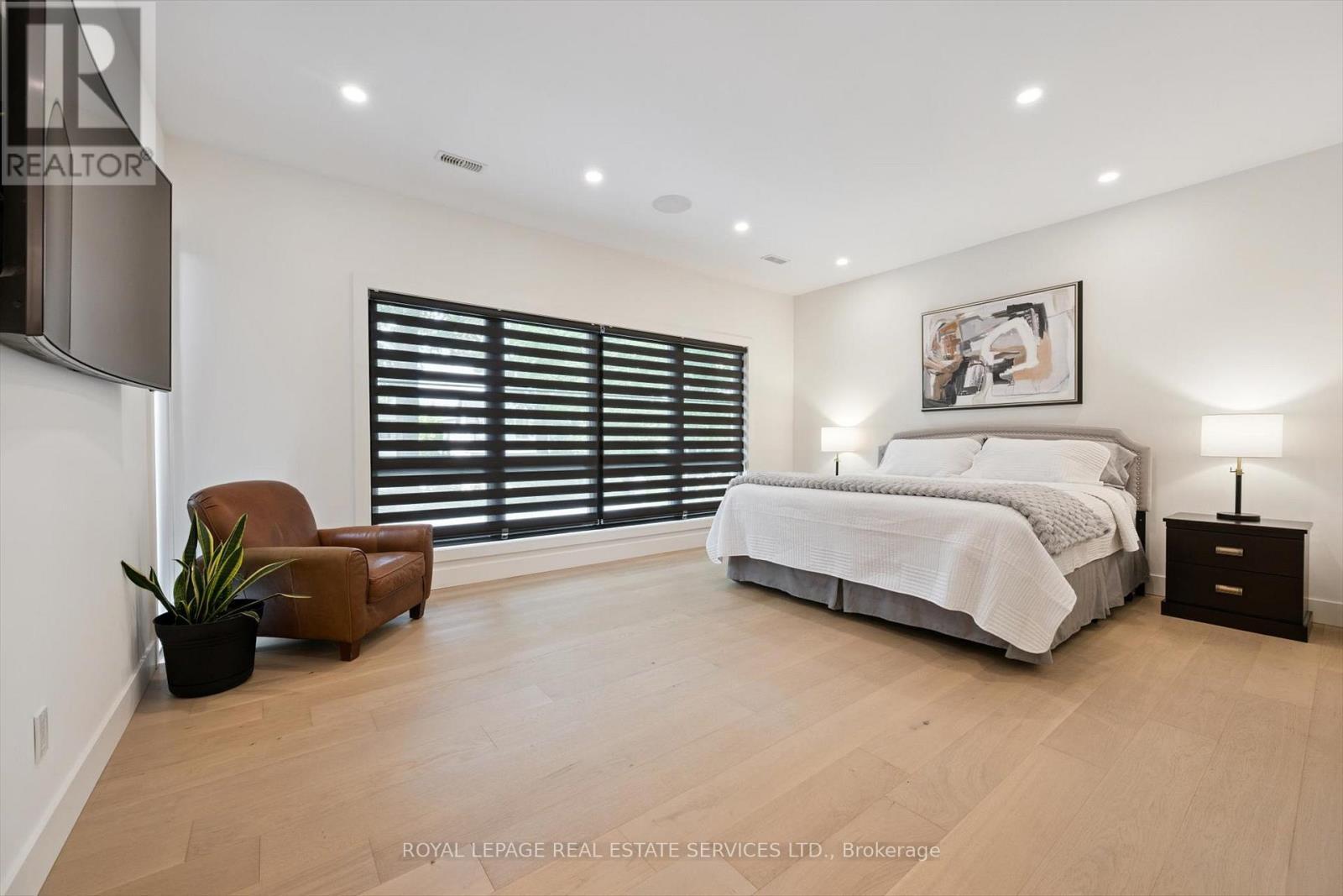 












515 PINELAND AVENUE

,
Oakville,




Ontario
L6K1Z9

