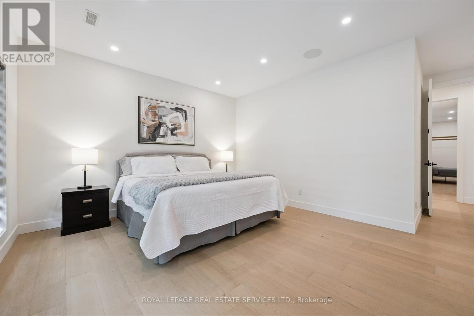 












515 PINELAND AVENUE

,
Oakville,




Ontario
L6K1Z9

