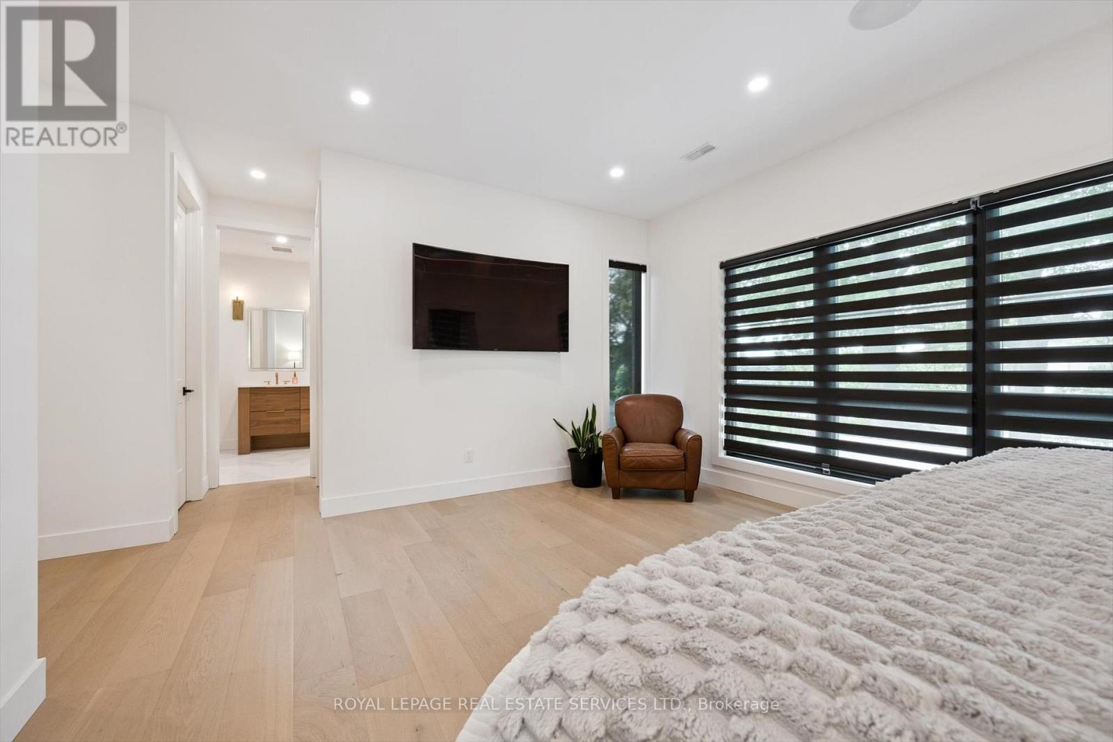 












515 PINELAND AVENUE

,
Oakville,




Ontario
L6K1Z9


