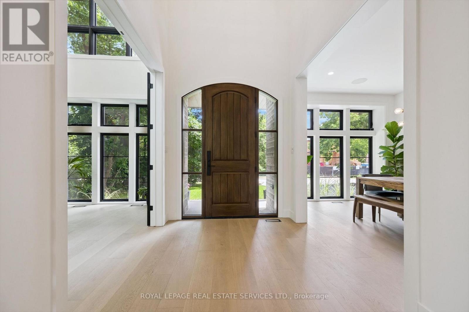 












515 PINELAND AVENUE

,
Oakville,




Ontario
L6K1Z9

