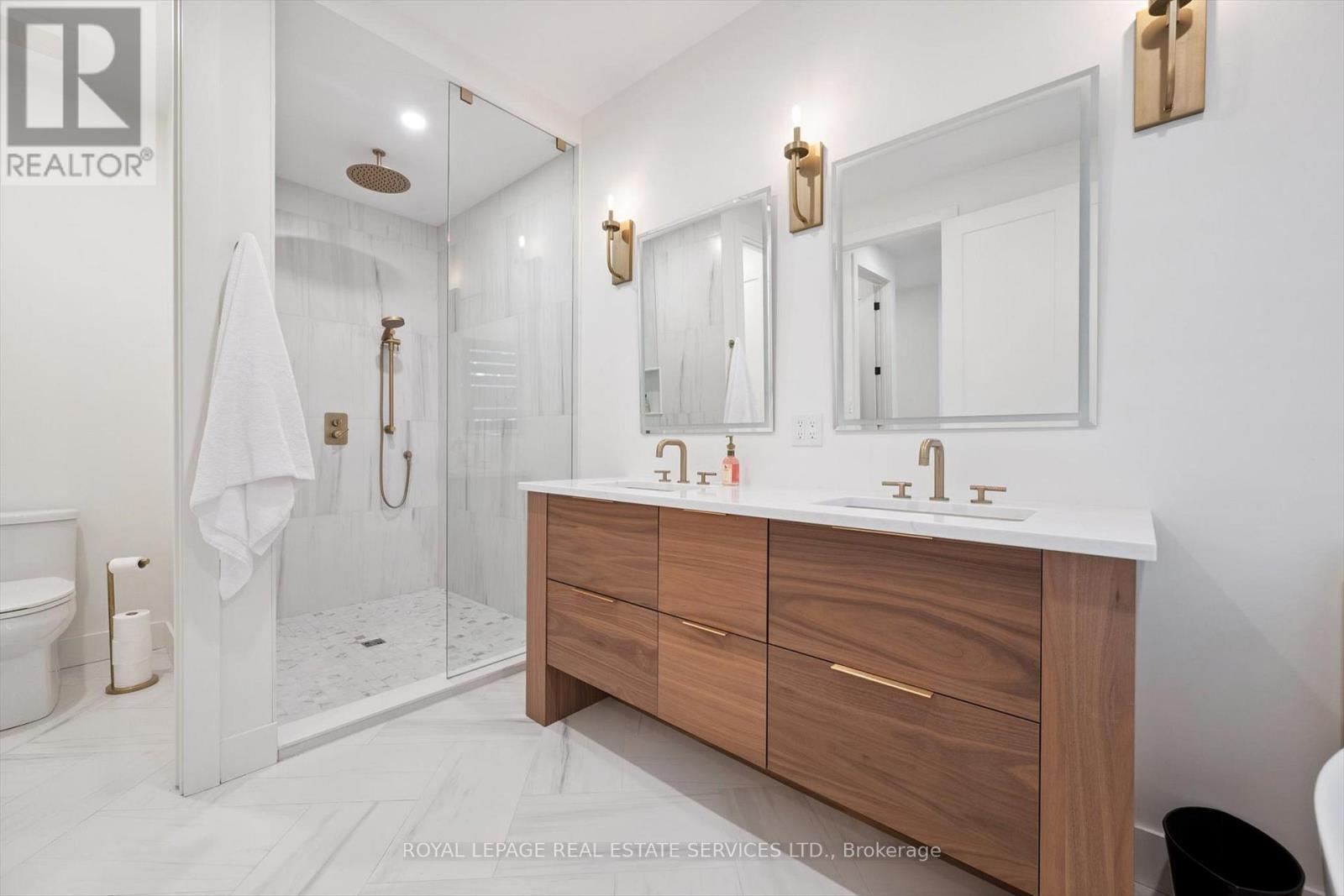 












515 PINELAND AVENUE

,
Oakville,




Ontario
L6K1Z9


