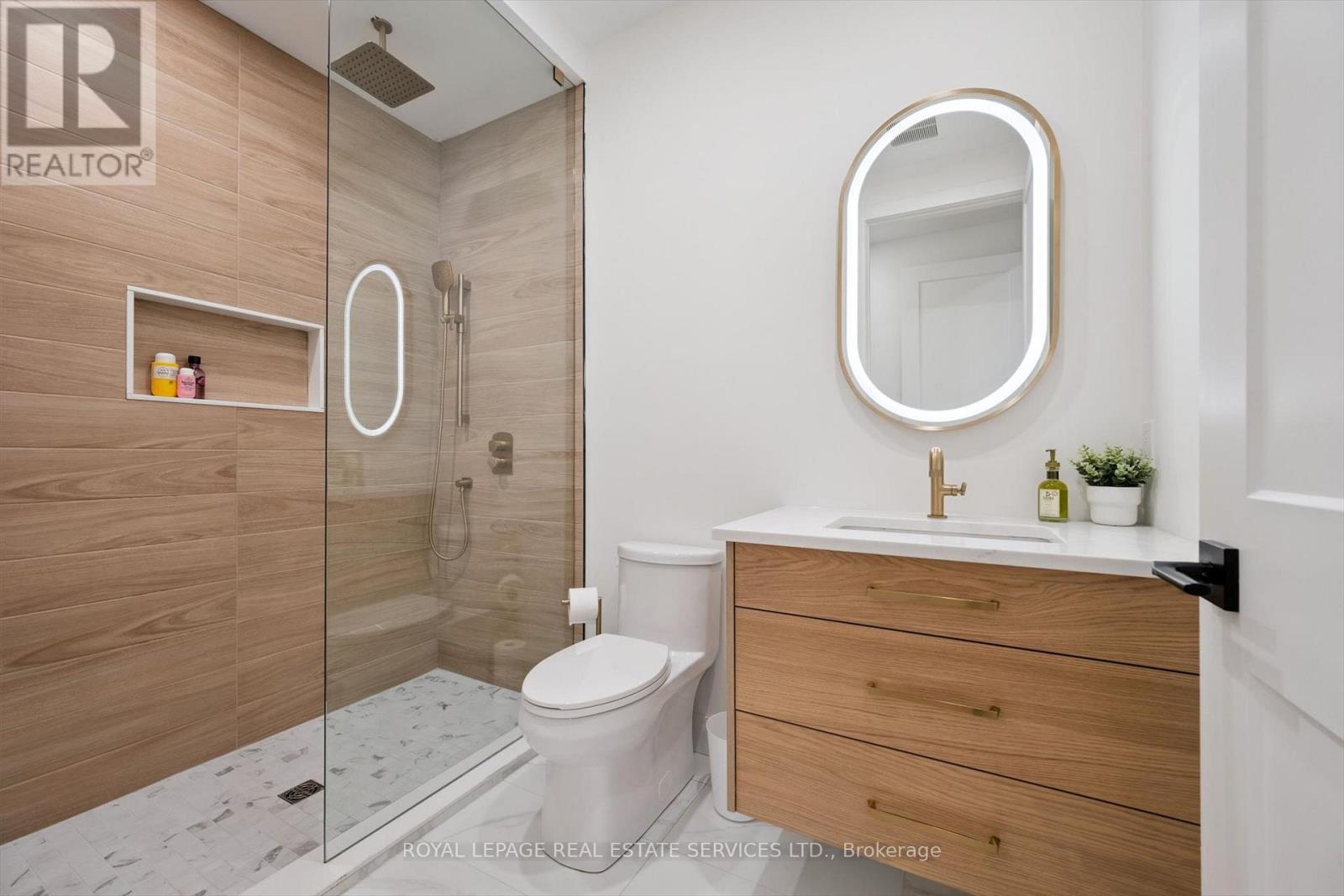












515 PINELAND AVENUE

,
Oakville,




Ontario
L6K1Z9


