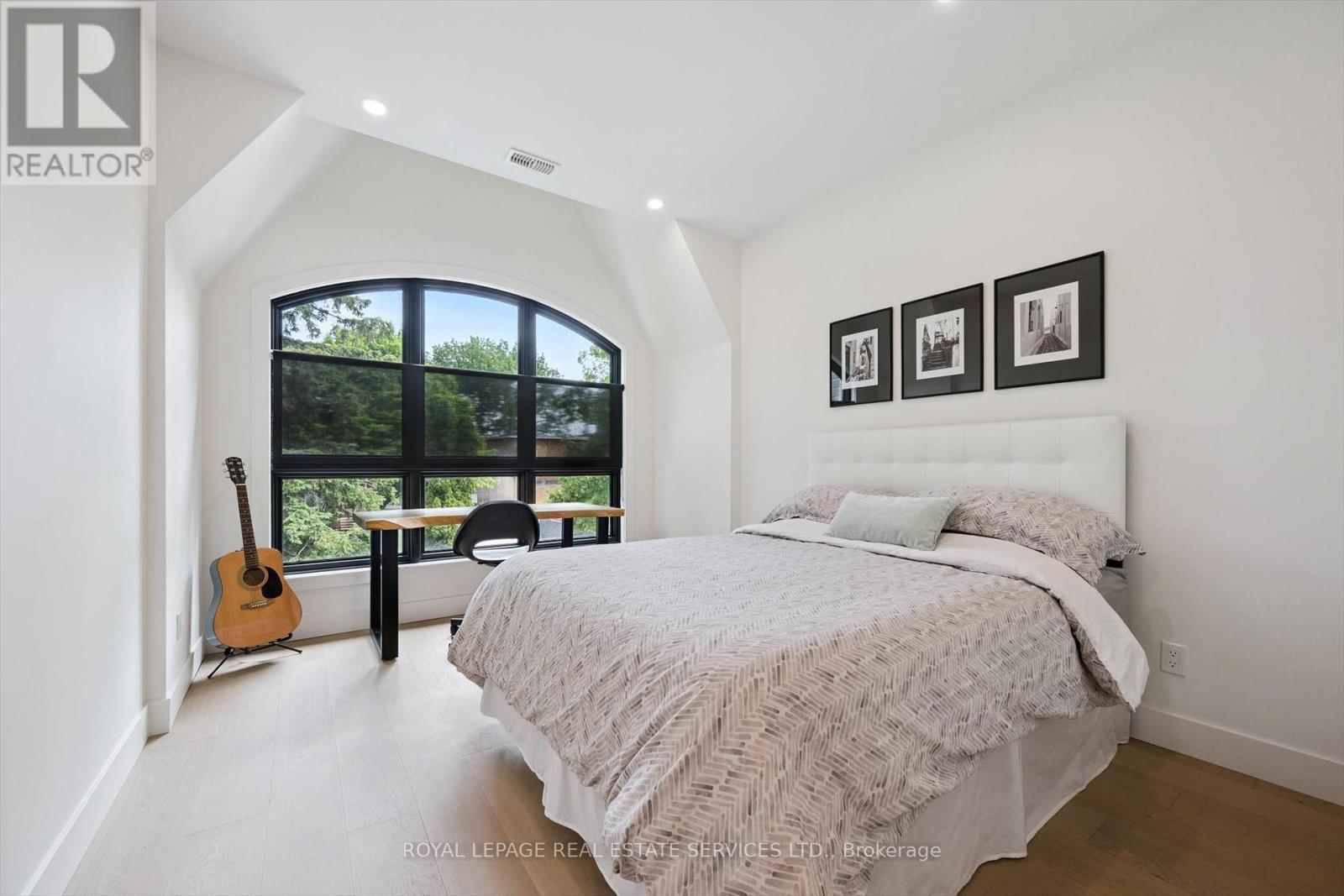 












515 PINELAND AVENUE

,
Oakville,




Ontario
L6K1Z9

