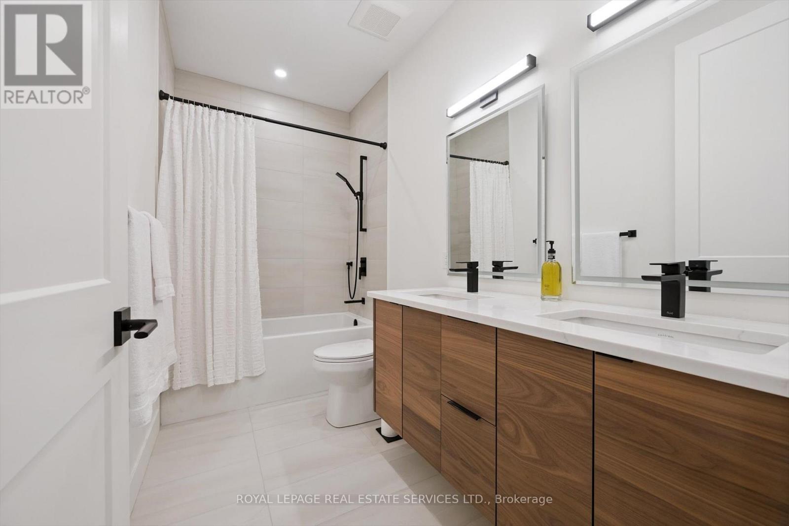 












515 PINELAND AVENUE

,
Oakville,




Ontario
L6K1Z9

