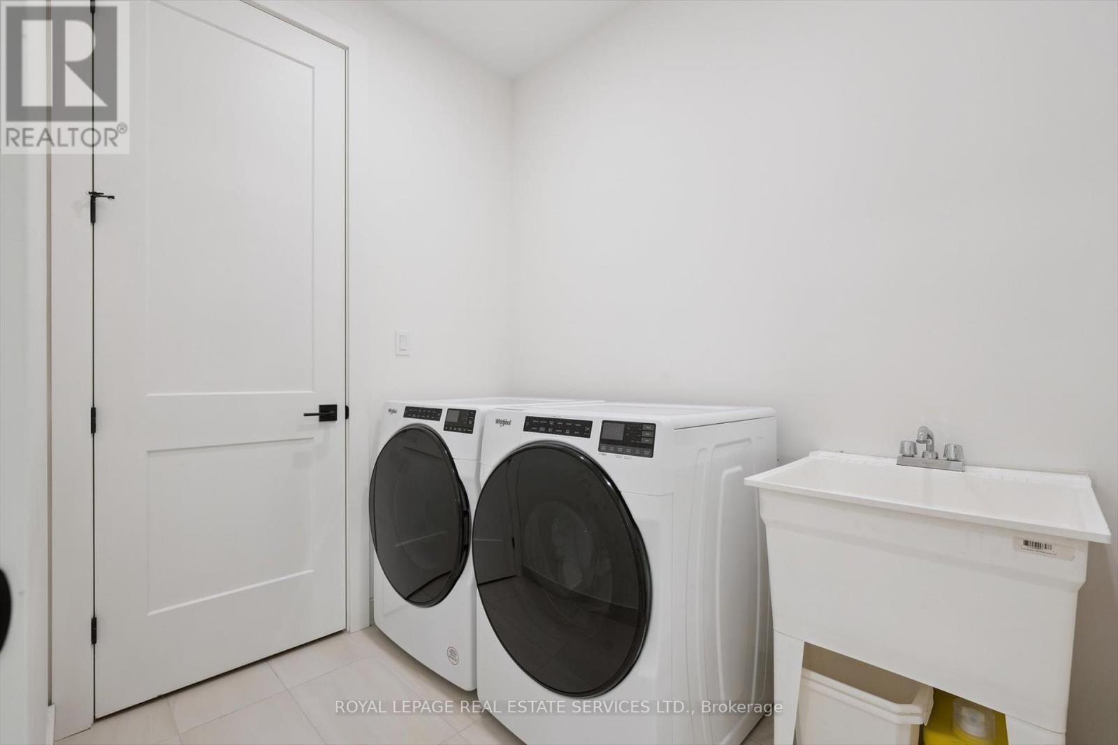 












515 PINELAND AVENUE

,
Oakville,




Ontario
L6K1Z9

