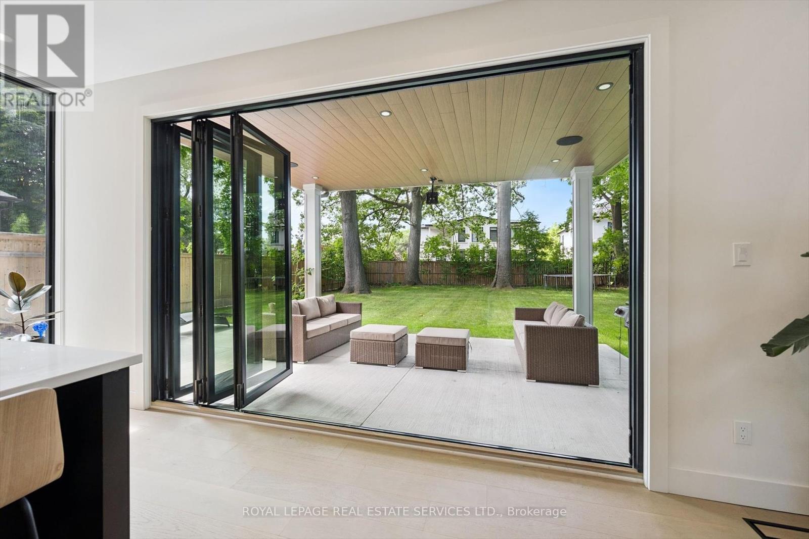 












515 PINELAND AVENUE

,
Oakville,




Ontario
L6K1Z9

