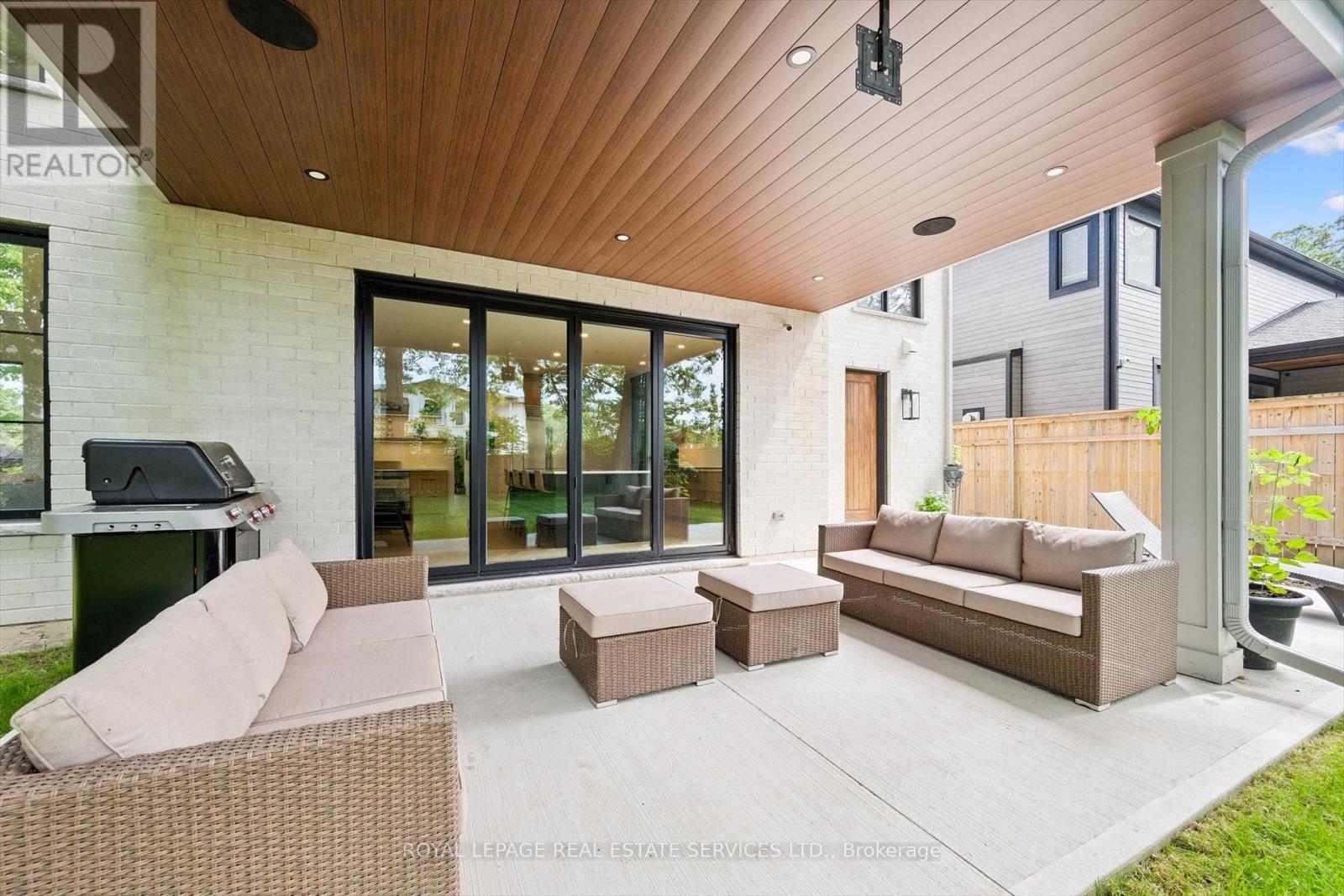 












515 PINELAND AVENUE

,
Oakville,




Ontario
L6K1Z9

