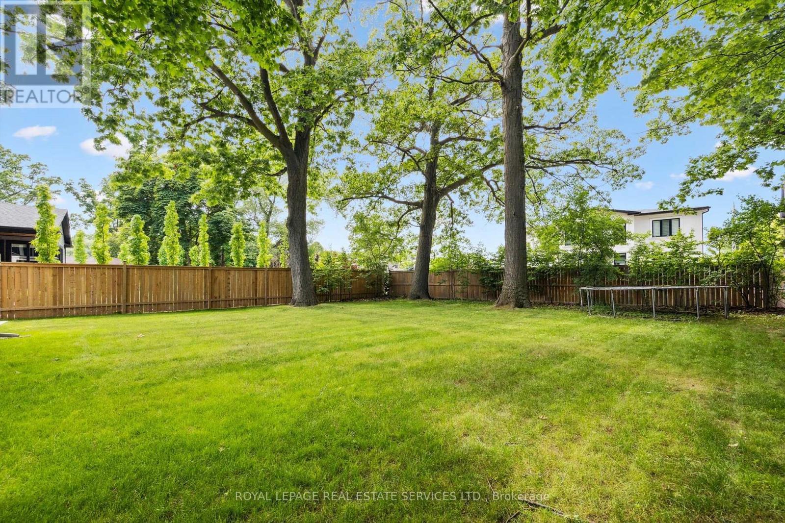 












515 PINELAND AVENUE

,
Oakville,




Ontario
L6K1Z9

