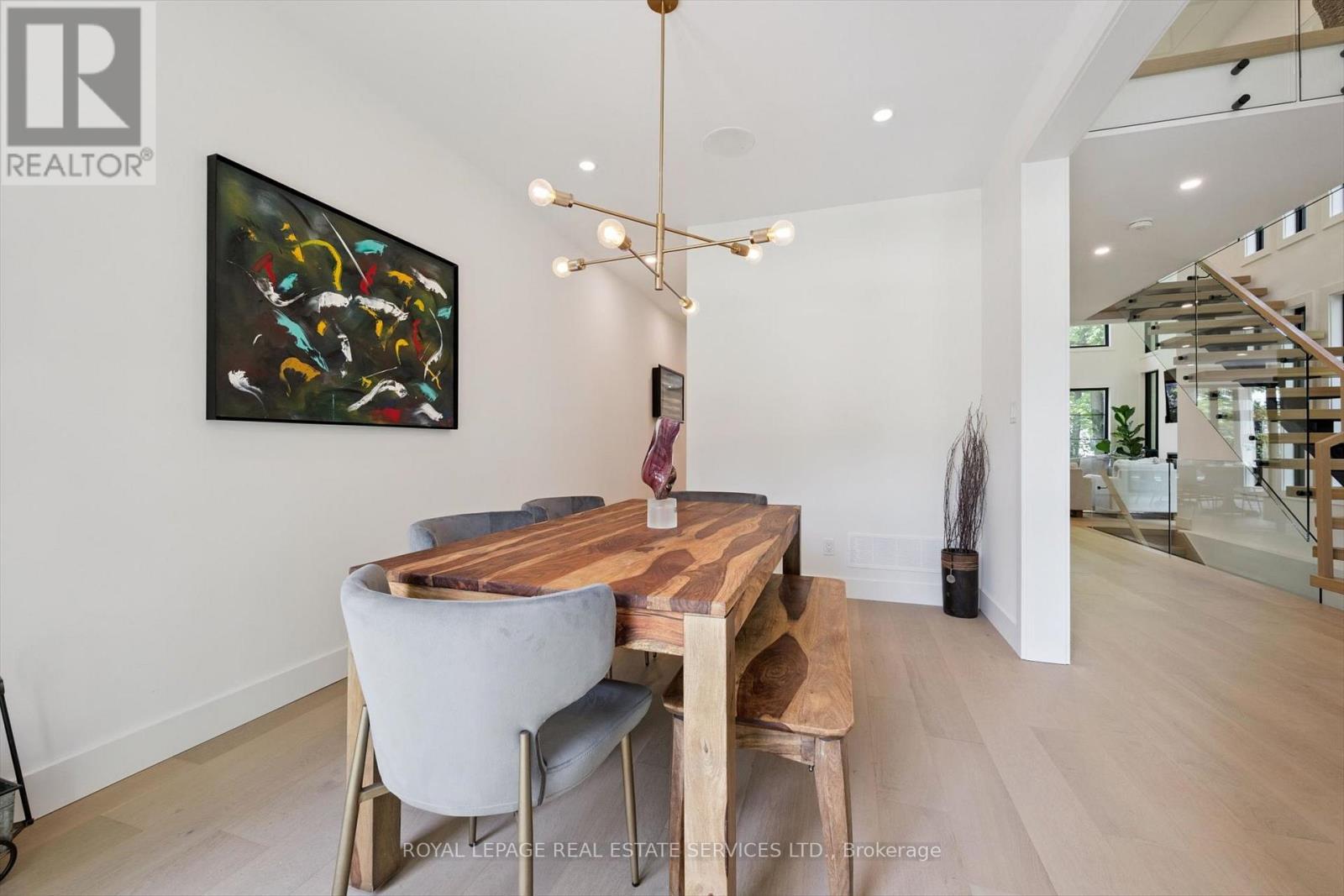 












515 PINELAND AVENUE

,
Oakville,




Ontario
L6K1Z9

