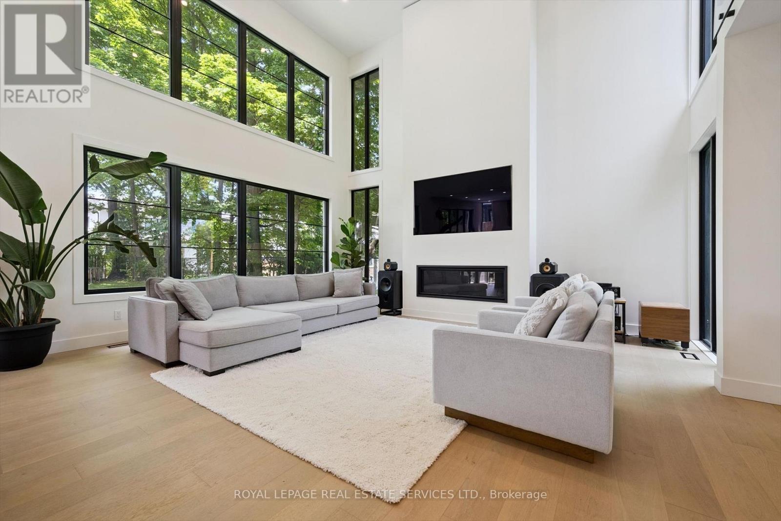 












515 PINELAND AVENUE

,
Oakville,




Ontario
L6K1Z9

