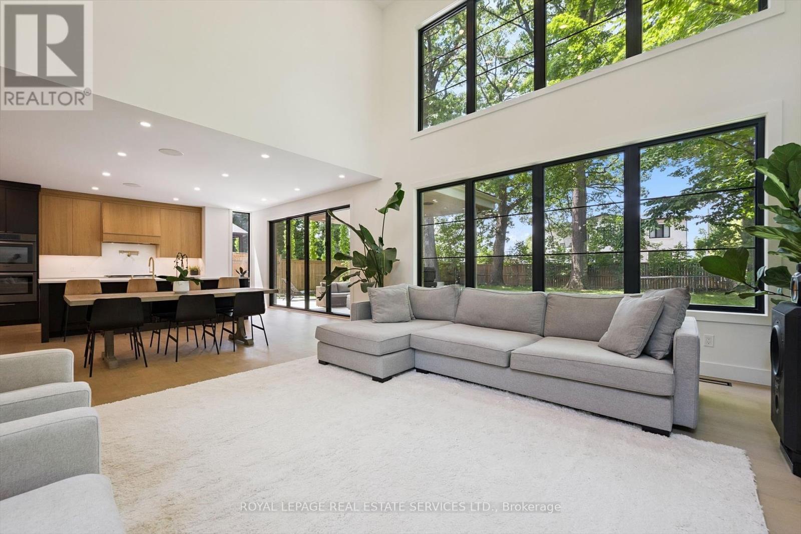 












515 PINELAND AVENUE

,
Oakville,




Ontario
L6K1Z9

