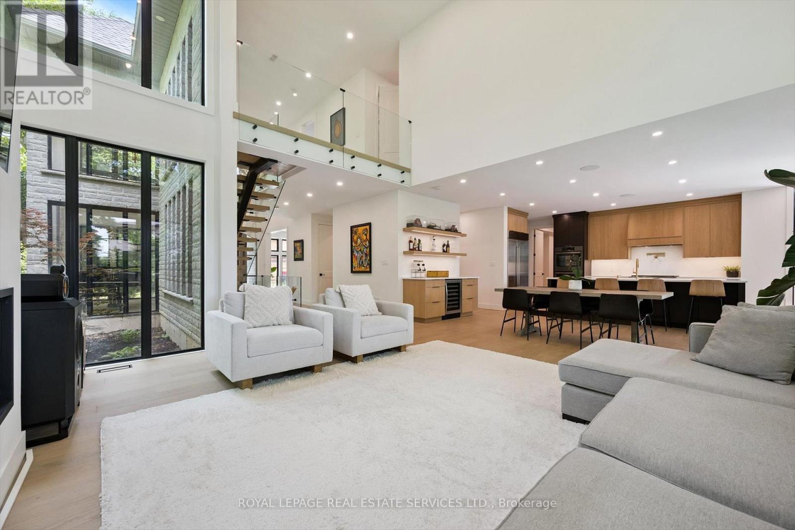 












515 PINELAND AVENUE

,
Oakville,




Ontario
L6K1Z9

