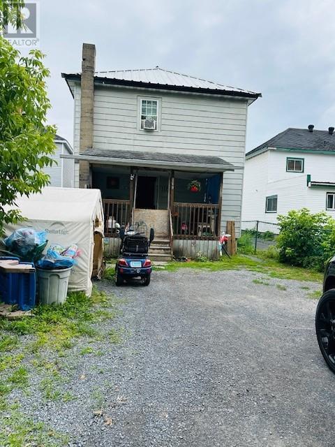 












332 ALICE STREET

,
Cornwall,




Ontario
K6H4S2

