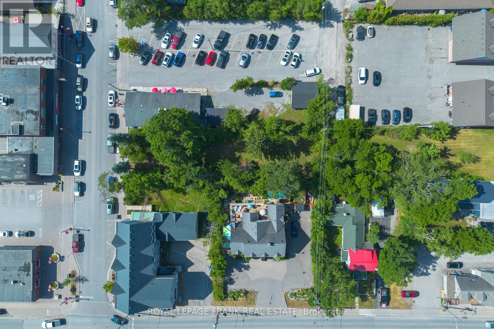 












84 BOLTON AND WILLIAM STREET

,
Kawartha Lakes (Bobcaygeon),







Ontario
K0M1A0

