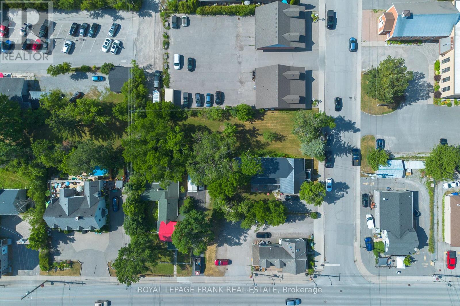 












84 BOLTON AND WILLIAM STREET

,
Kawartha Lakes (Bobcaygeon),







Ontario
K0M1A0


