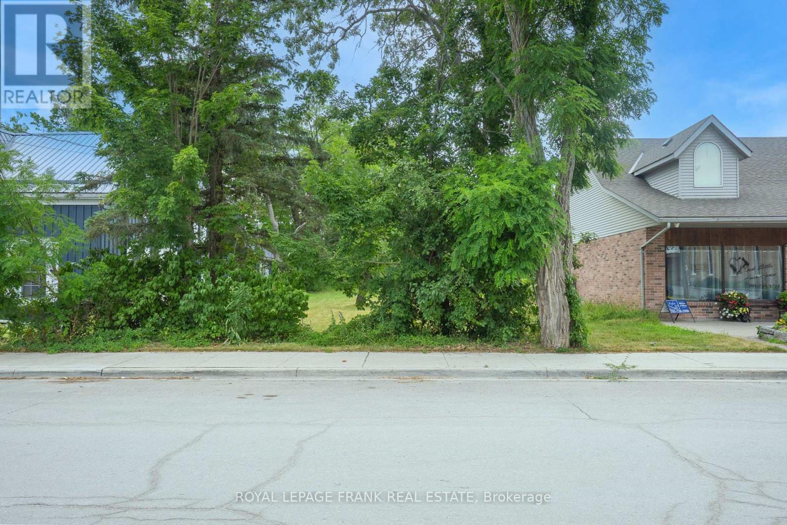 












84 BOLTON AND WILLIAM STREET

,
Kawartha Lakes (Bobcaygeon),







Ontario
K0M1A0

