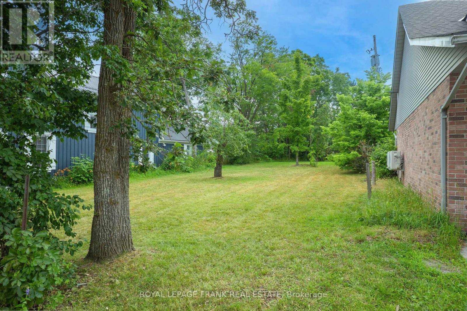 












84 BOLTON AND WILLIAM STREET

,
Kawartha Lakes (Bobcaygeon),







Ontario
K0M1A0

