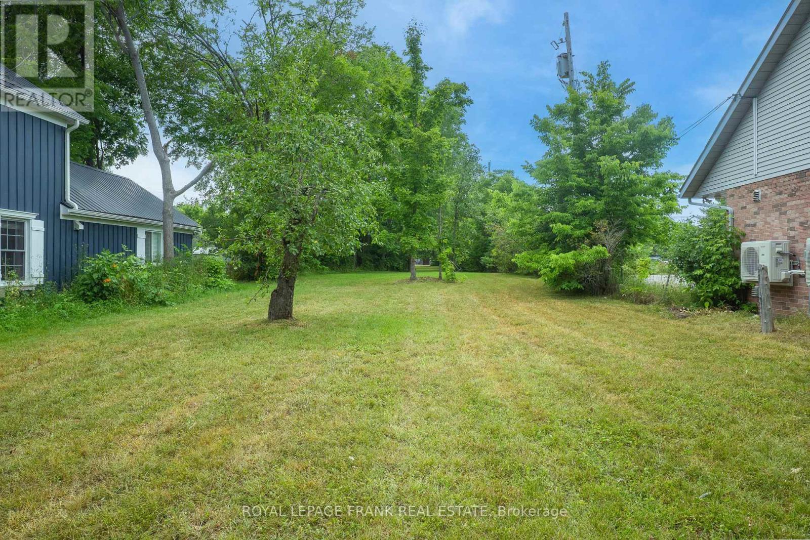 












84 BOLTON AND WILLIAM STREET

,
Kawartha Lakes (Bobcaygeon),







Ontario
K0M1A0

