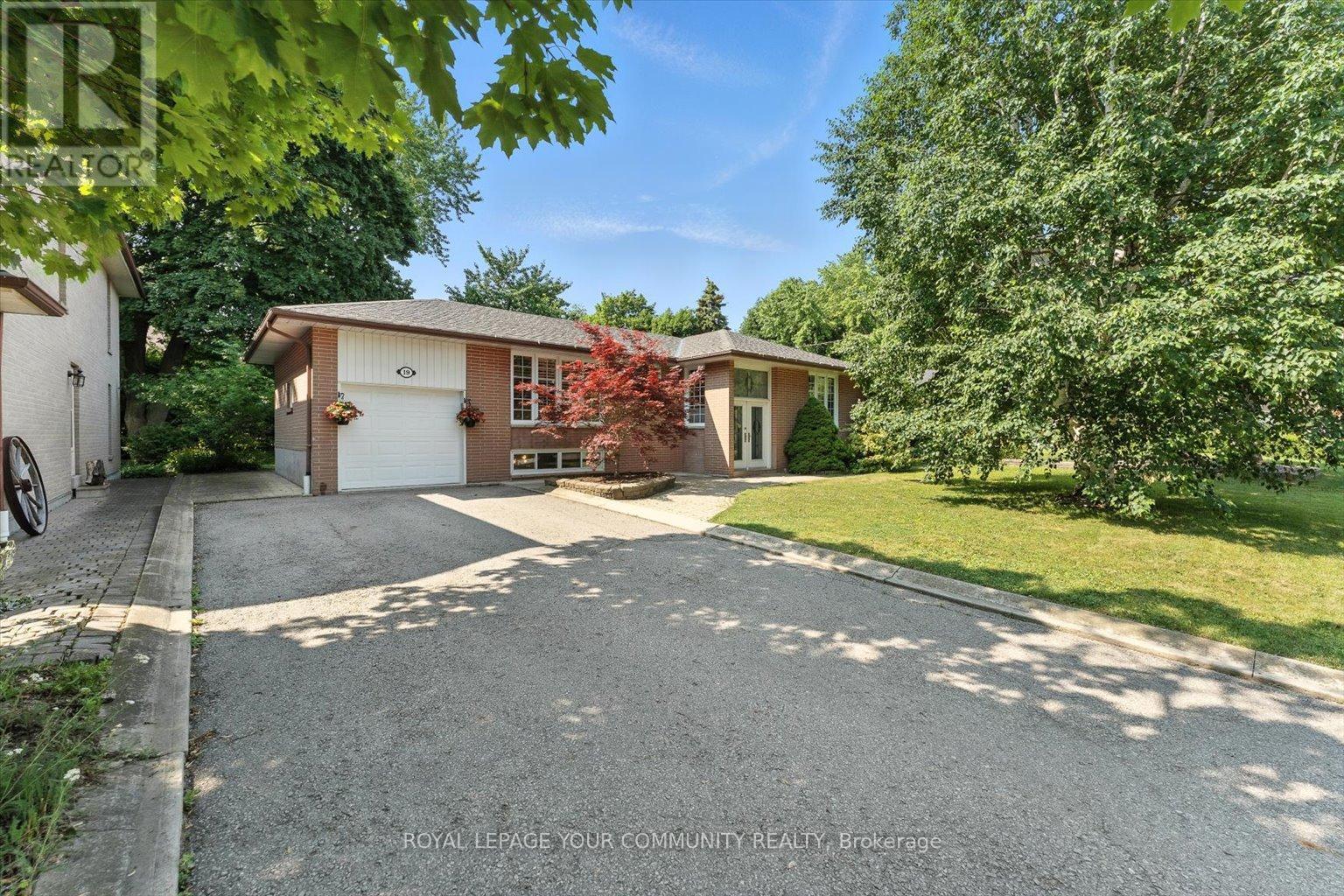 












19 WELLER CRESCENT

,
Vaughan,




Ontario
L6A1E5

