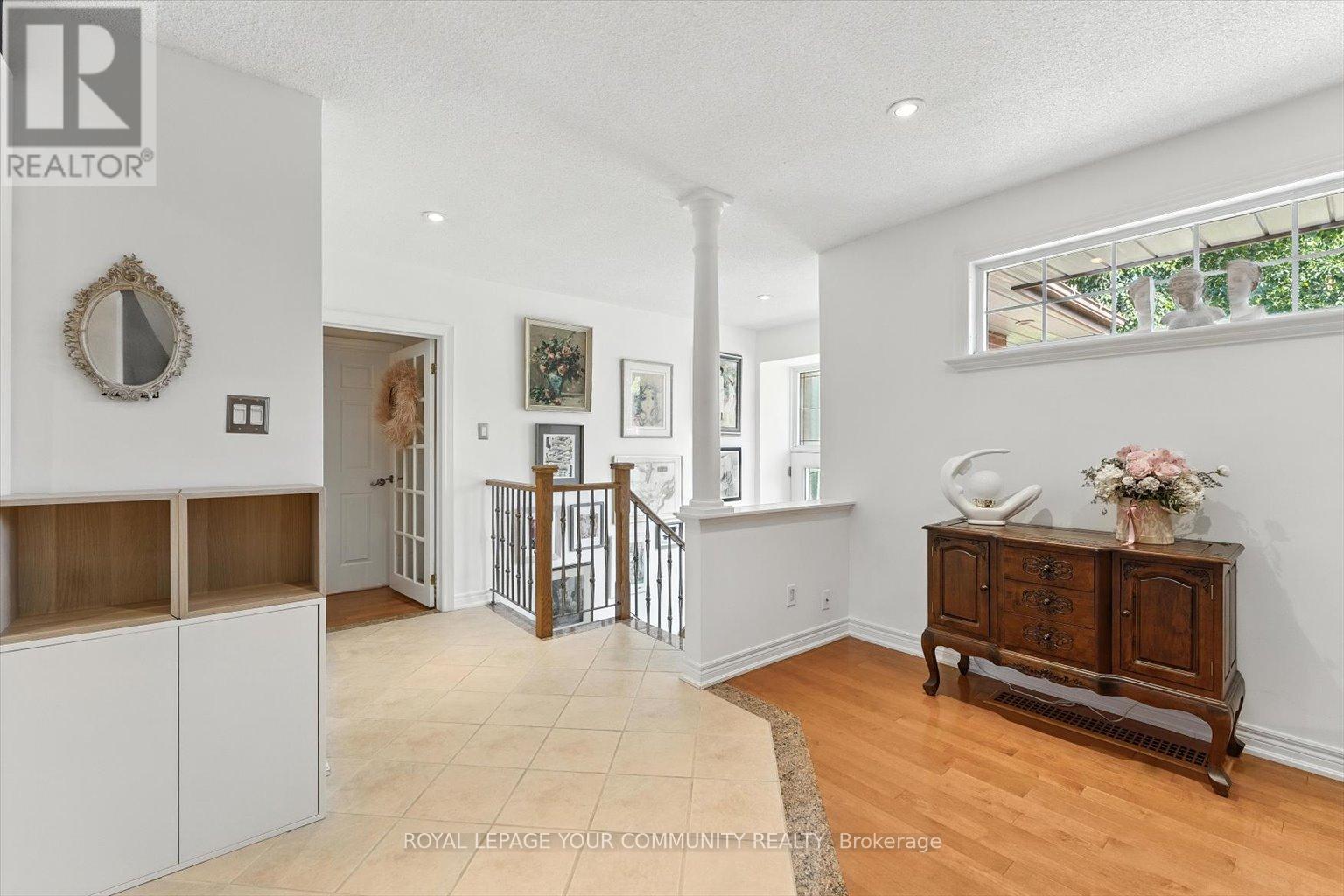 












19 WELLER CRESCENT

,
Vaughan,




Ontario
L6A1E5

