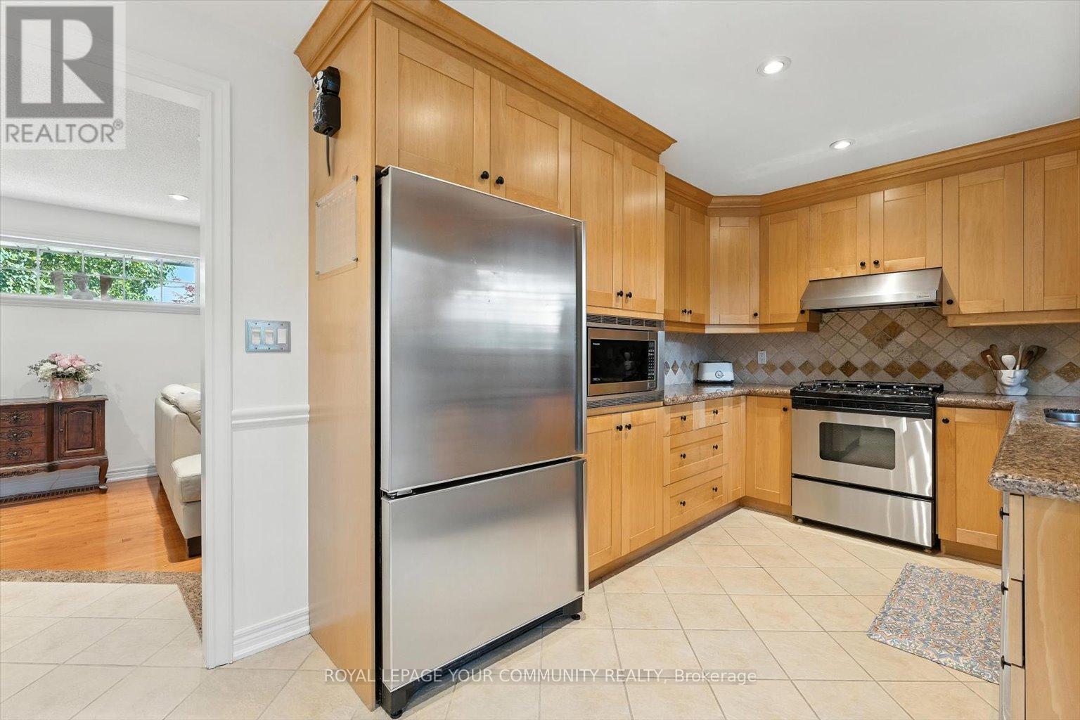 












19 WELLER CRESCENT

,
Vaughan,




Ontario
L6A1E5

