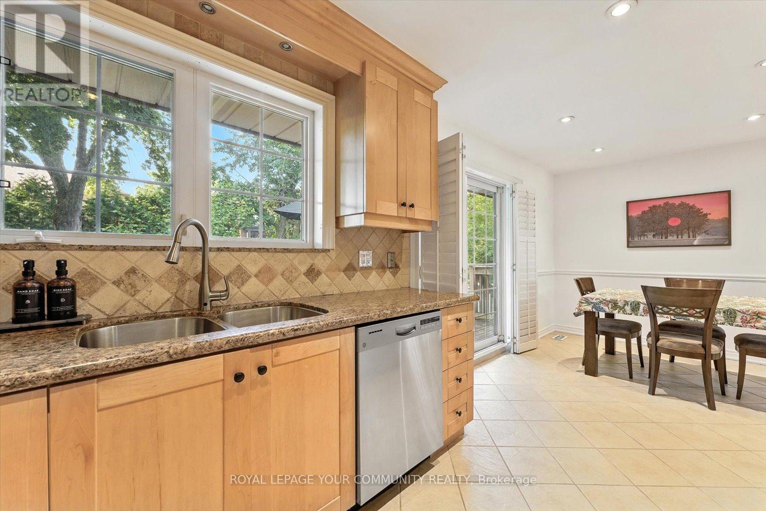 












19 WELLER CRESCENT

,
Vaughan,




Ontario
L6A1E5

