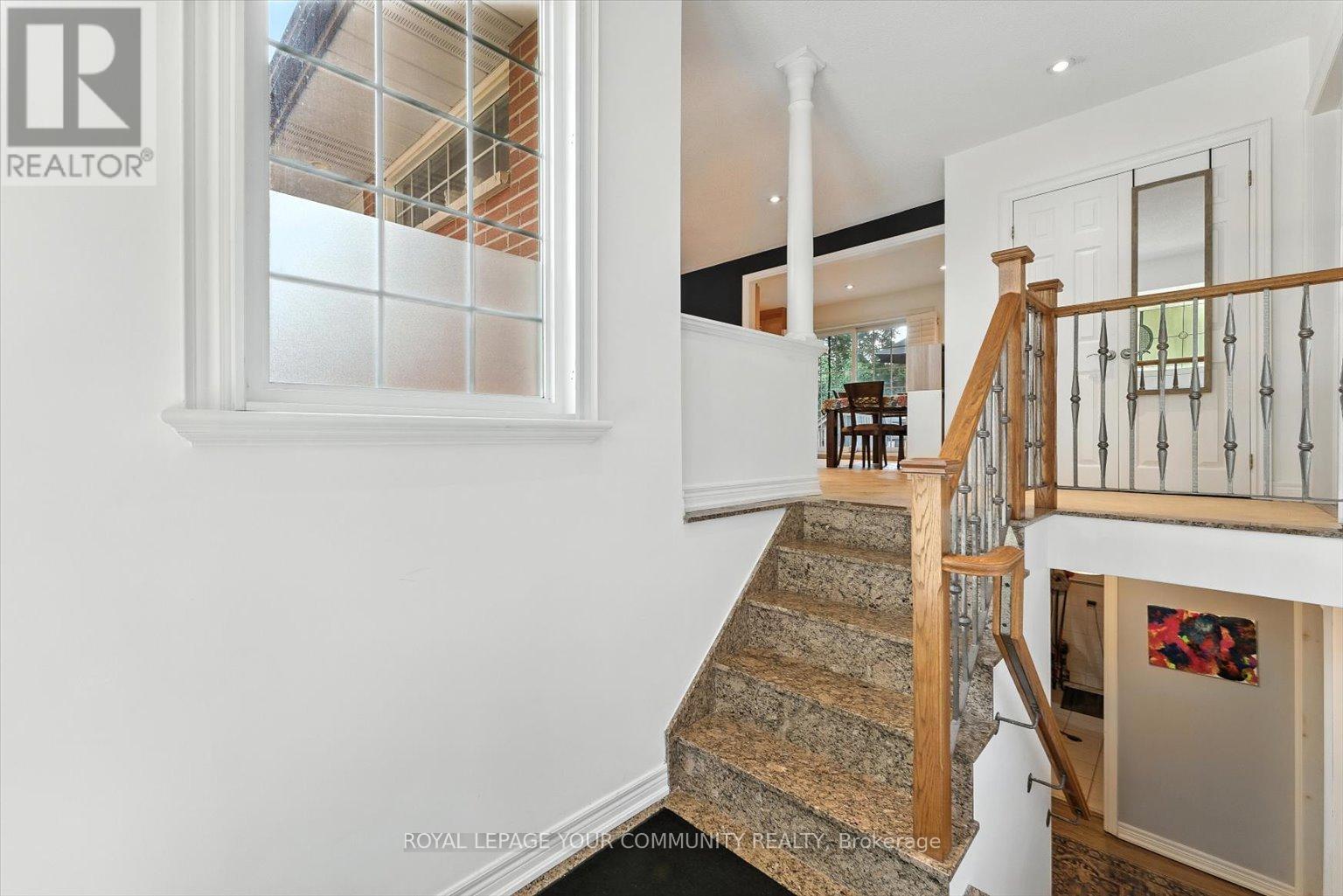 












19 WELLER CRESCENT

,
Vaughan,




Ontario
L6A1E5

