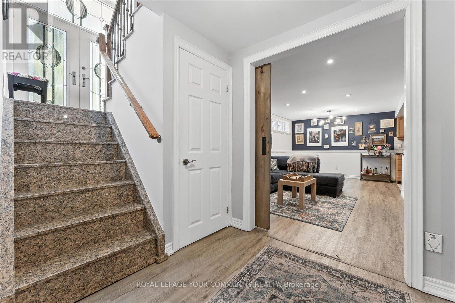 












19 WELLER CRESCENT

,
Vaughan,




Ontario
L6A1E5

