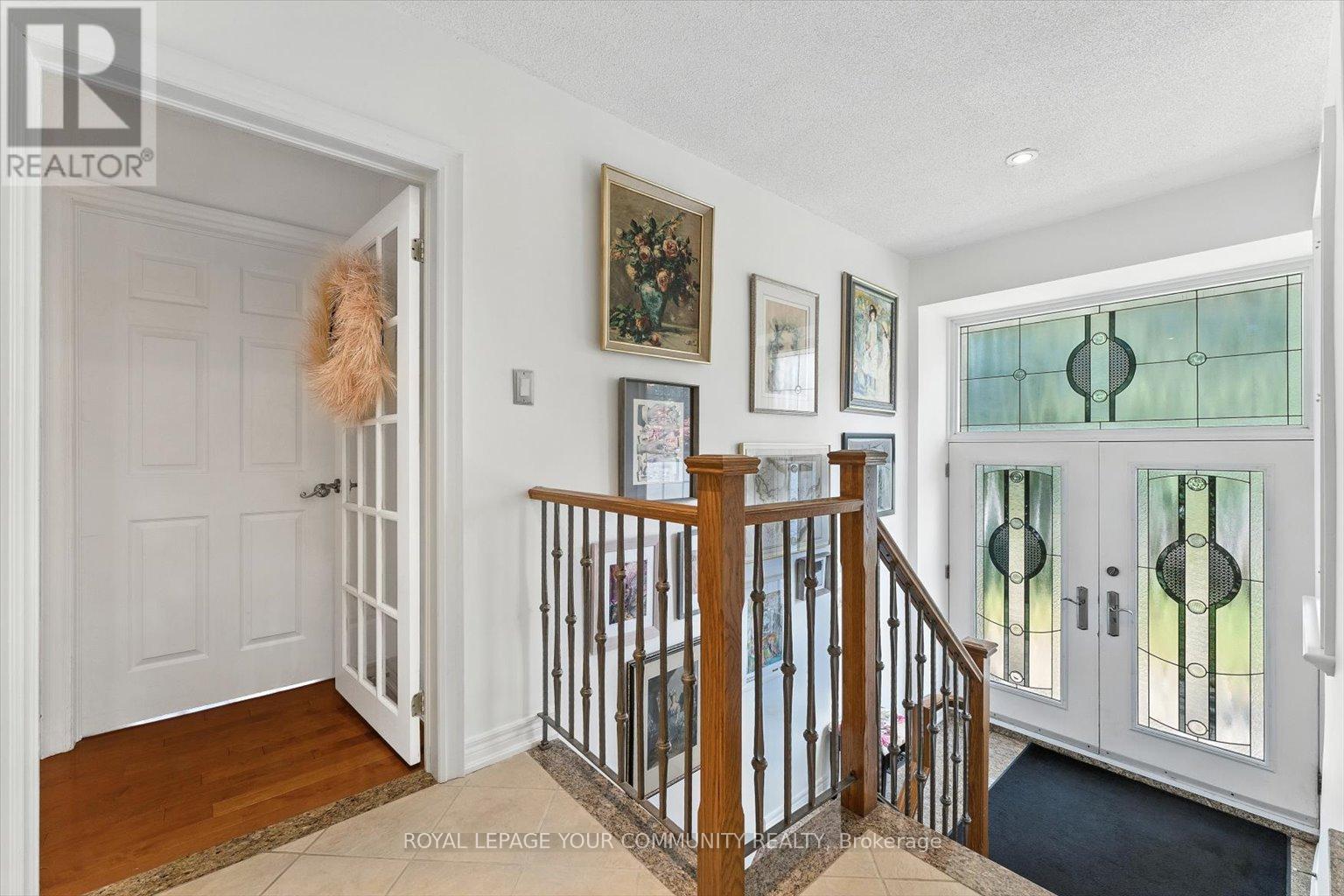 












19 WELLER CRESCENT

,
Vaughan,




Ontario
L6A1E5

