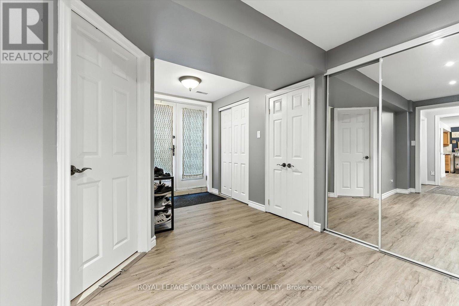 












19 WELLER CRESCENT

,
Vaughan,




Ontario
L6A1E5

