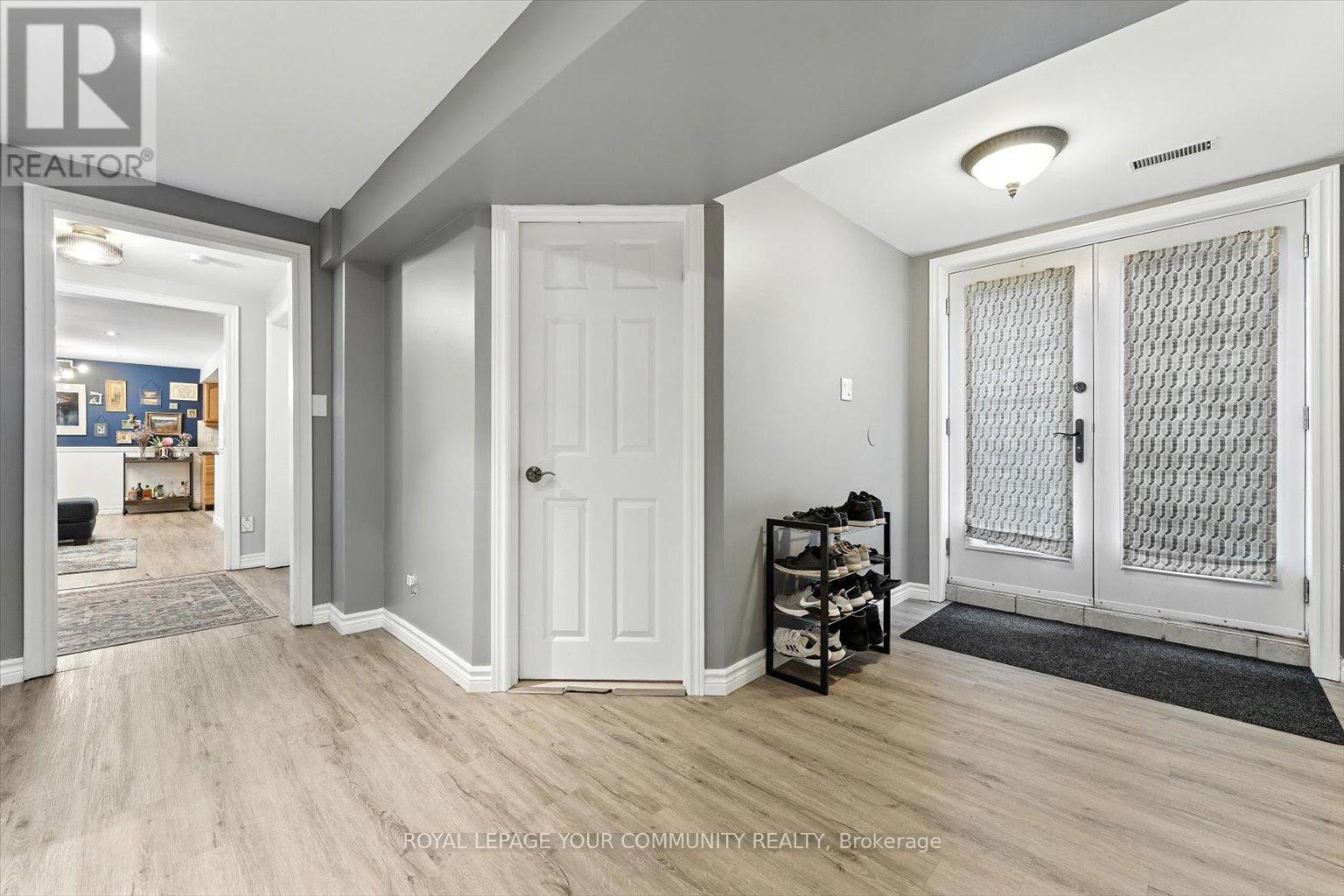 












19 WELLER CRESCENT

,
Vaughan,




Ontario
L6A1E5

