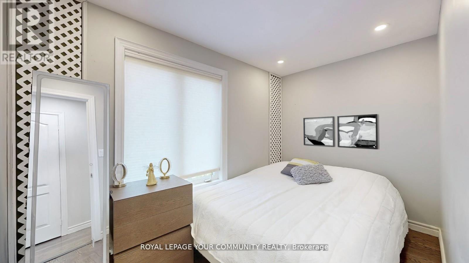 












64 MACHELL AVENUE

,
Aurora,




Ontario
L4G2R7

