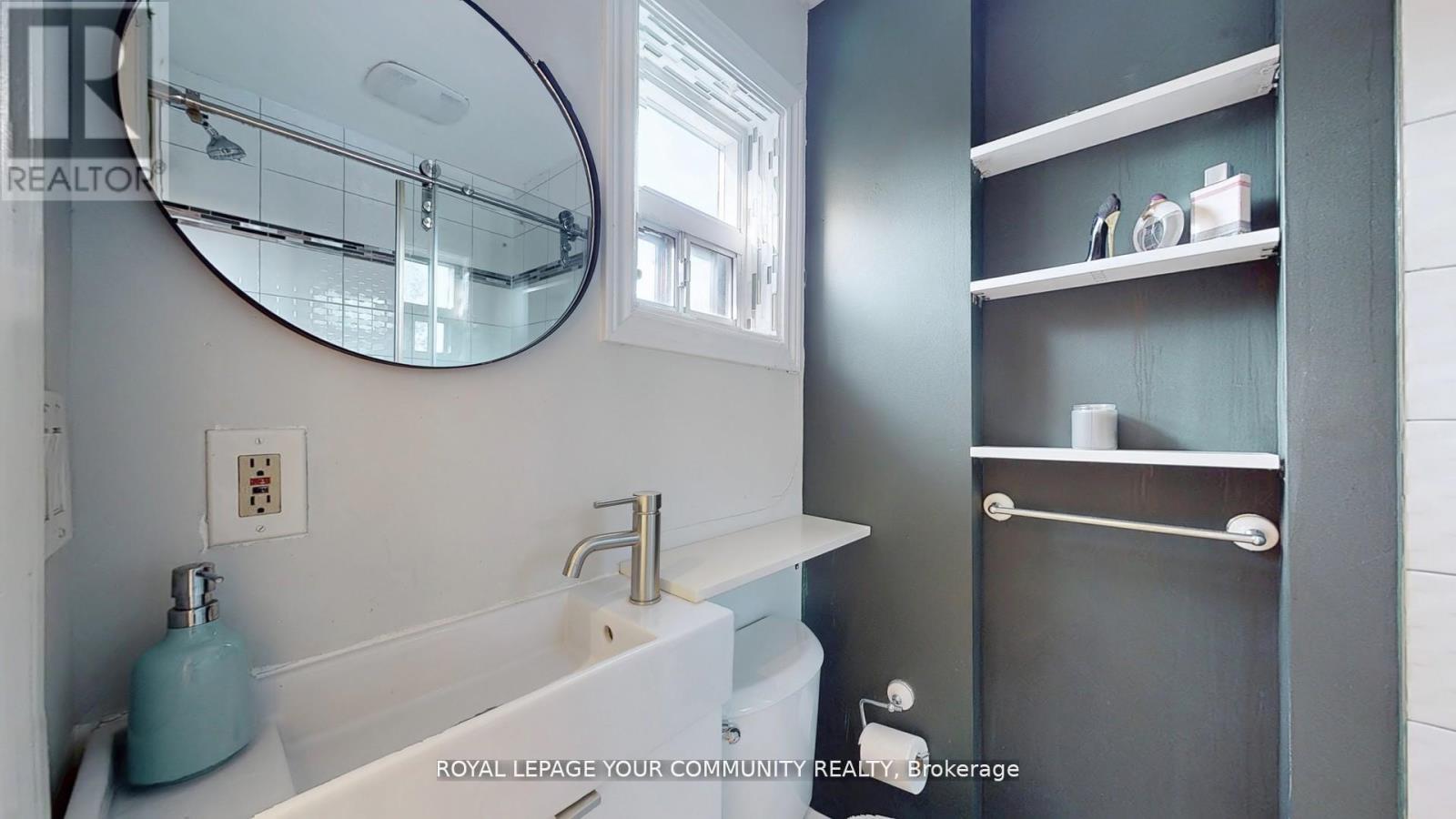 












64 MACHELL AVENUE

,
Aurora,




Ontario
L4G2R7

