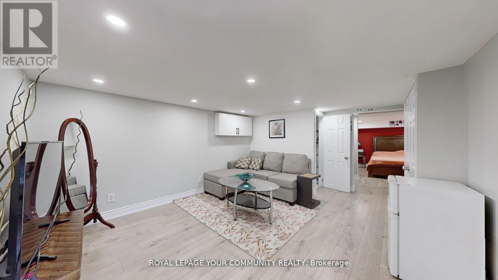 












64 MACHELL AVENUE

,
Aurora,




Ontario
L4G2R7

