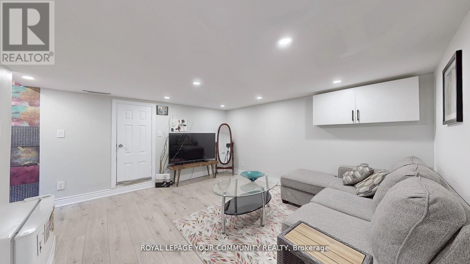 












64 MACHELL AVENUE

,
Aurora,




Ontario
L4G2R7

