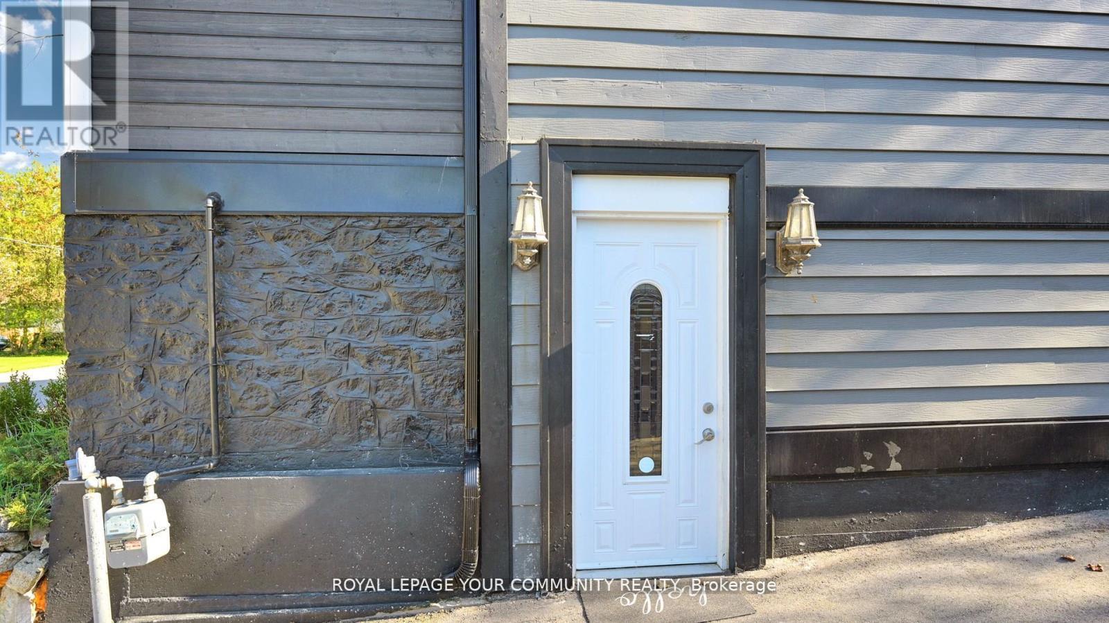 












64 MACHELL AVENUE

,
Aurora,




Ontario
L4G2R7

