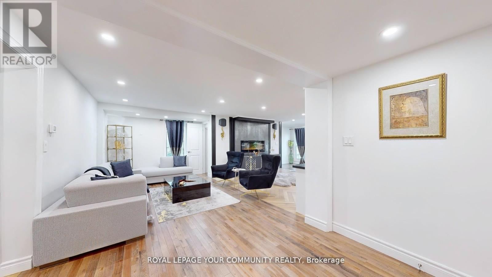 












64 MACHELL AVENUE

,
Aurora,




Ontario
L4G2R7


